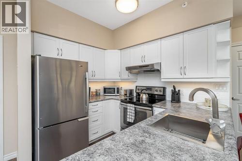 180 Bunker Avenue Unit# 1Br, St Clair, ON - Indoor Photo Showing Kitchen