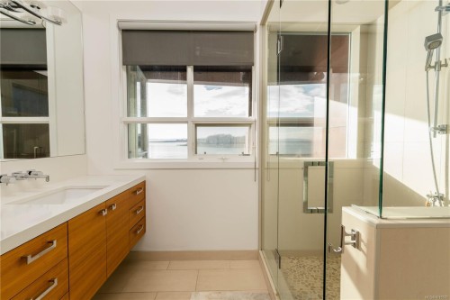 2086 Marne St, Oak Bay, BC 