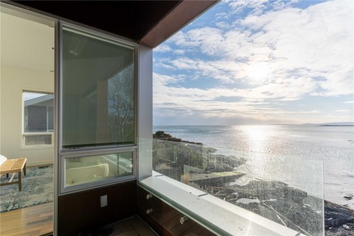 2086 Marne St, Oak Bay, BC 