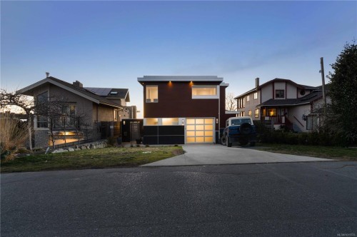 2086 Marne St, Oak Bay, BC 