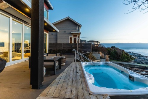 2086 Marne St, Oak Bay, BC 
