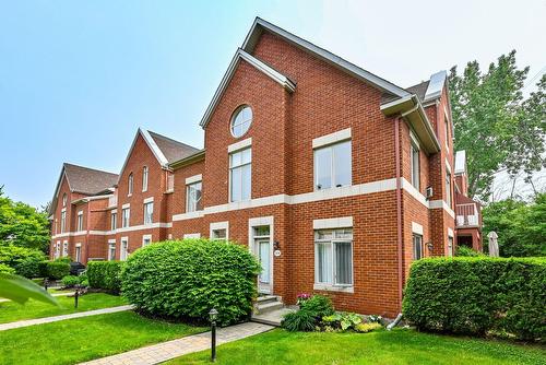 216 Rue Donnacona  Dollard-Des-Ormeaux, QC H9B 3J8