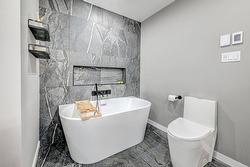 Salle de bains attenante à la CCP - 