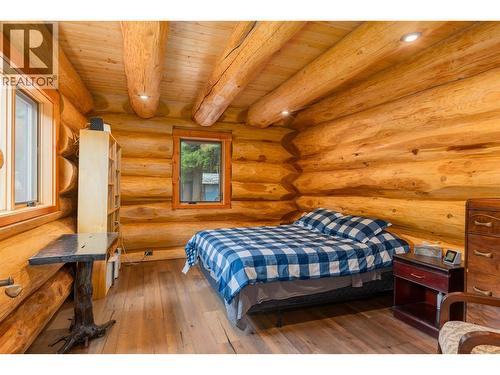 800 Highway 22, Rossland, BC - Indoor Photo Showing Bedroom