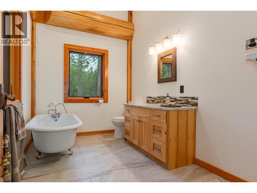 800 Highway 22, Rossland, BC - Indoor Photo Showing Bathroom