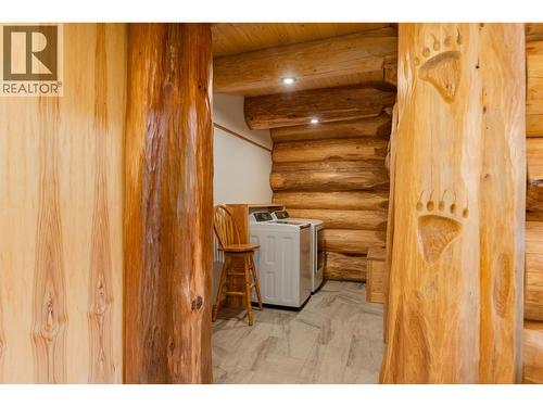 800 Highway 22, Rossland, BC - Indoor Photo Showing Laundry Room
