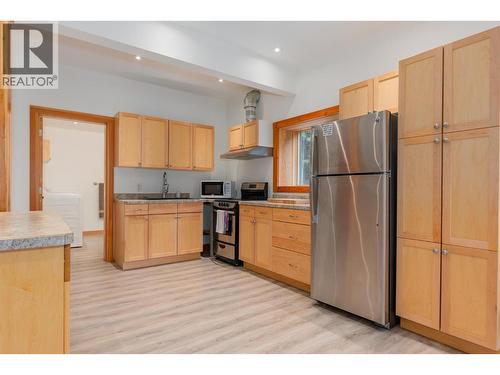 800 Highway 22, Rossland, BC - Indoor Photo Showing Kitchen