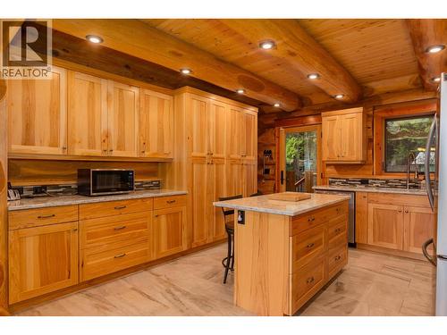 800 Highway 22, Rossland, BC - Indoor Photo Showing Kitchen