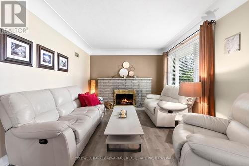302 Main Street E, Grimsby (Grimsby East), ON - Indoor Photo Showing Living Room With Fireplace