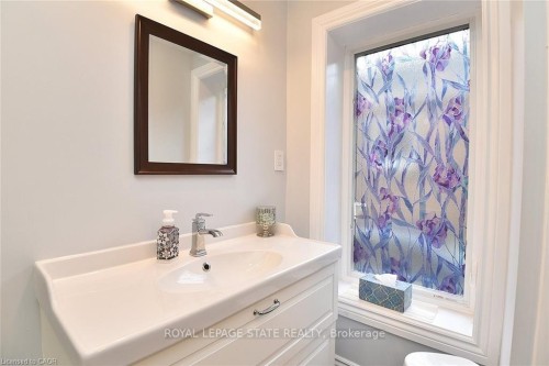 293 Fairfield Avenue, Hamilton, ON - Indoor Photo Showing Bathroom