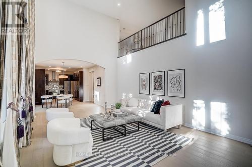 92 Montgomery Avenue, Whitby, ON - Indoor Photo Showing Other Room