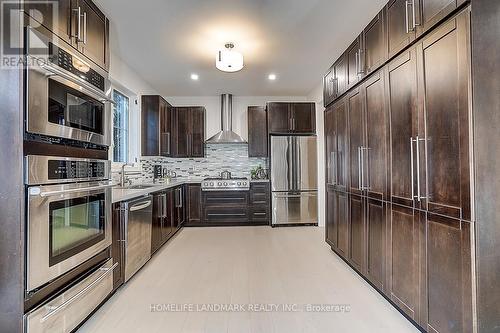 92 Montgomery Avenue, Whitby, ON - Indoor Photo Showing Kitchen With Upgraded Kitchen