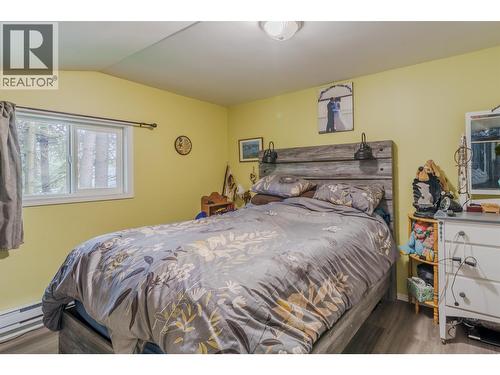 6395 Young Road, Horse Lake, BC - Indoor Photo Showing Bedroom