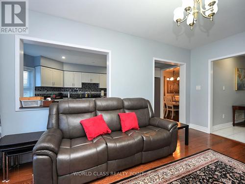 6136 Ford Road, Mississauga, ON - Indoor Photo Showing Living Room