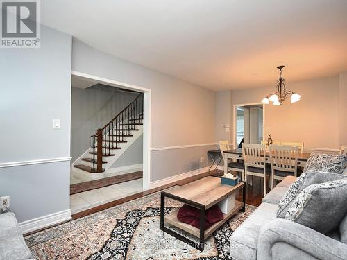 6136 Ford Road, Mississauga, ON - Indoor Photo Showing Living Room