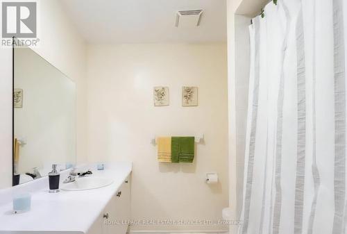 439 Aspendale Crescent, Mississauga, ON - Indoor Photo Showing Bathroom