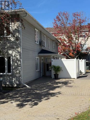 E - 1033 CUMMINGS AVENUE  Ottawa, ON K1J 9K6