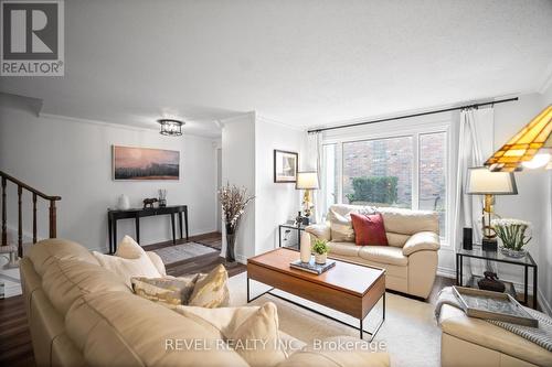 3 - 2058 Brant Street, Burlington, ON - Indoor Photo Showing Living Room