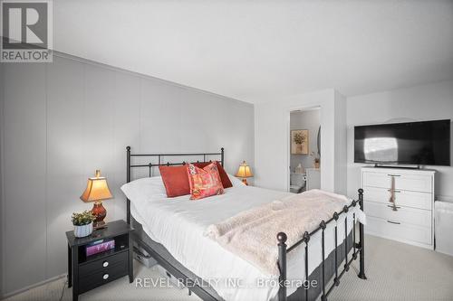 3 - 2058 Brant Street, Burlington, ON - Indoor Photo Showing Bedroom