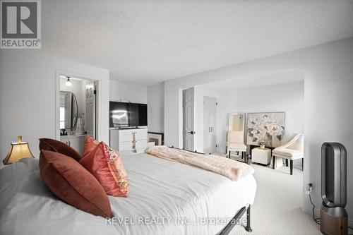 3 - 2058 Brant Street, Burlington, ON - Indoor Photo Showing Bedroom