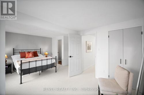 3 - 2058 Brant Street, Burlington, ON - Indoor Photo Showing Bedroom