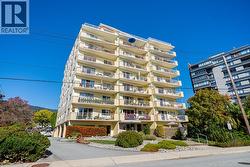 305 2187 BELLEVUE AVENUE  West Vancouver, BC V7V 1C2