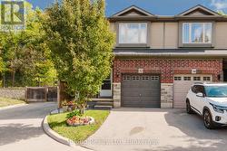 32 ROLLING LANE  Hamilton, ON L8K 0A1