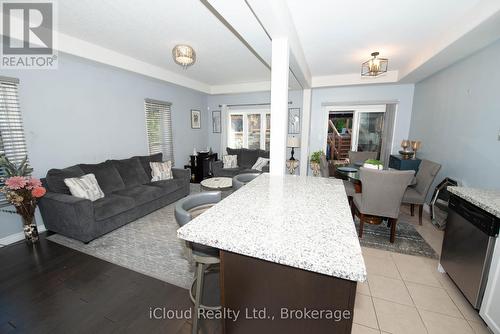 32 Rolling Lane, Hamilton, ON - Indoor Photo Showing Living Room
