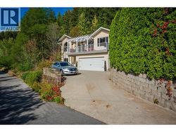 3301 LABURNUM Drive  Trail, BC V1R 2S8
