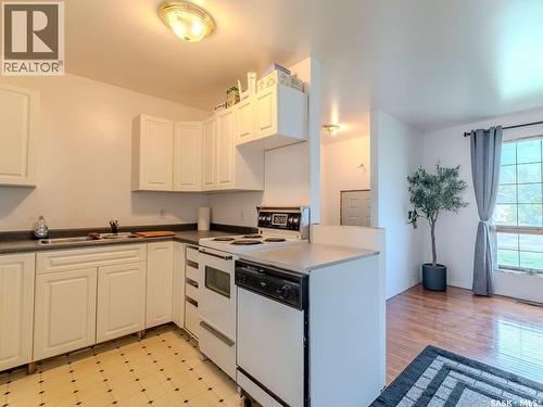 90 2Nd Street, Osler, SK - Indoor Photo Showing Kitchen