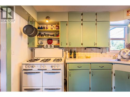 1524 Cedar Street, Nelson, BC - Indoor Photo Showing Kitchen
