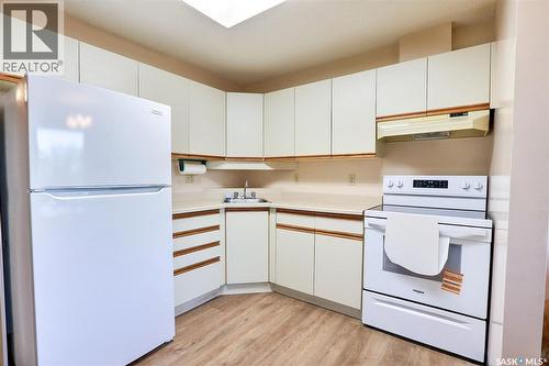 102 54 19Th Street E, Prince Albert, SK - Indoor Photo Showing Kitchen