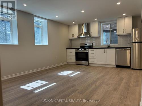 65 Stormont Trail, Vaughan, ON - Indoor Photo Showing Kitchen With Stainless Steel Kitchen