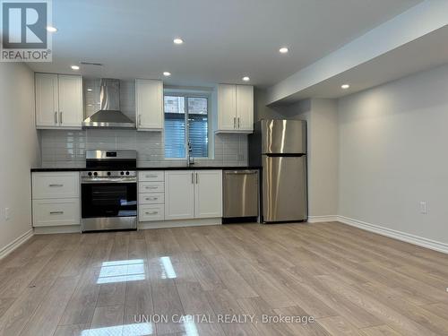 65 Stormont Trail, Vaughan, ON - Indoor Photo Showing Kitchen With Stainless Steel Kitchen With Upgraded Kitchen