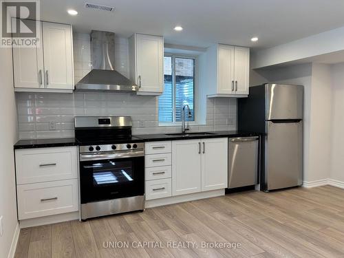 65 Stormont Trail, Vaughan, ON - Indoor Photo Showing Kitchen With Stainless Steel Kitchen