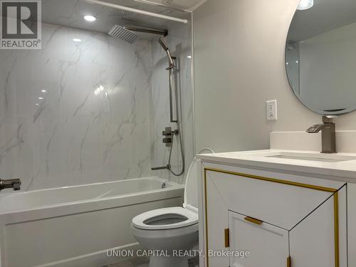 65 Stormont Trail, Vaughan, ON - Indoor Photo Showing Bathroom