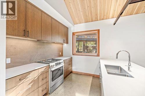 5538 Currie Bowl Way, Fernie, BC - Indoor Photo Showing Kitchen With Double Sink