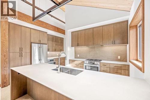 5538 Currie Bowl Way, Fernie, BC - Indoor Photo Showing Kitchen With Double Sink With Upgraded Kitchen