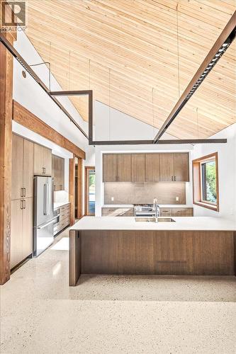 5538 Currie Bowl Way, Fernie, BC - Indoor Photo Showing Kitchen With Double Sink