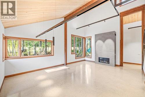 5538 Currie Bowl Way, Fernie, BC - Indoor With Fireplace