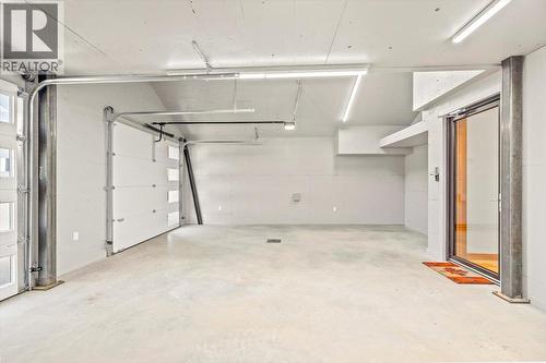 5538 Currie Bowl Way, Fernie, BC - Indoor Photo Showing Garage
