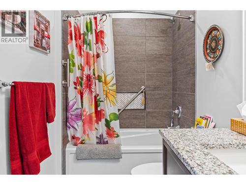 1960 Klo Road Unit# 50, Kelowna, BC - Indoor Photo Showing Bathroom