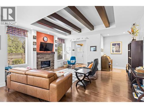 1960 Klo Road Unit# 50, Kelowna, BC - Indoor Photo Showing Living Room With Fireplace