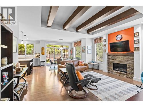 1960 Klo Road Unit# 50, Kelowna, BC - Indoor Photo Showing Living Room With Fireplace