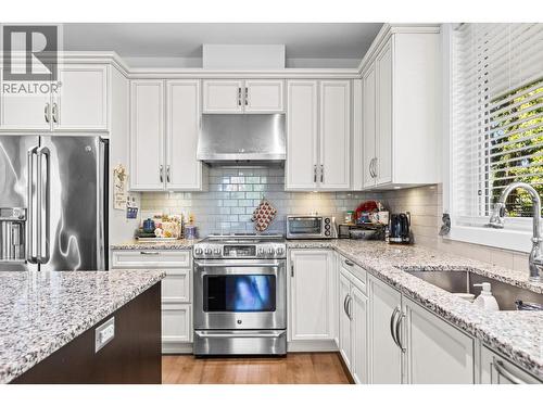 1960 Klo Road Unit# 50, Kelowna, BC - Indoor Photo Showing Kitchen With Stainless Steel Kitchen With Upgraded Kitchen