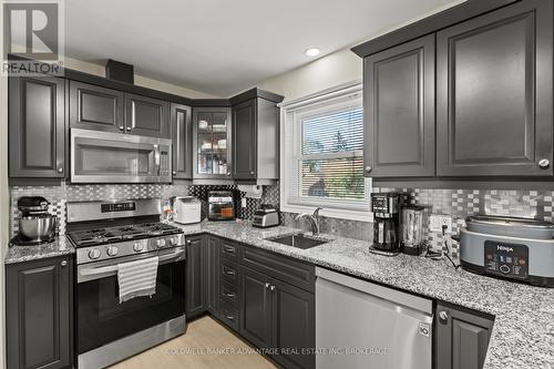 697 Ferndale Avenue, Fort Erie (Crescent Park), ON - Indoor Photo Showing Kitchen With Upgraded Kitchen