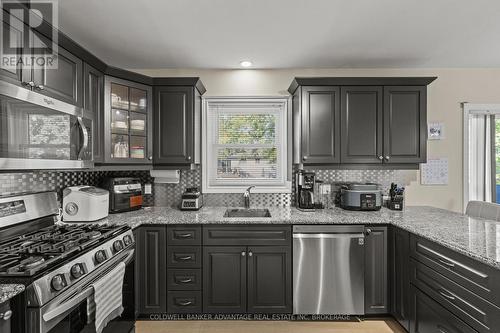 697 Ferndale Avenue, Fort Erie (Crescent Park), ON - Indoor Photo Showing Kitchen With Upgraded Kitchen