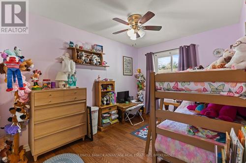 697 Ferndale Avenue, Fort Erie (Crescent Park), ON - Indoor Photo Showing Bedroom