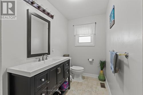 697 Ferndale Avenue, Fort Erie (Crescent Park), ON - Indoor Photo Showing Bathroom