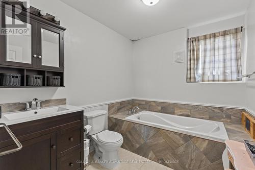 697 Ferndale Avenue, Fort Erie (Crescent Park), ON - Indoor Photo Showing Bathroom